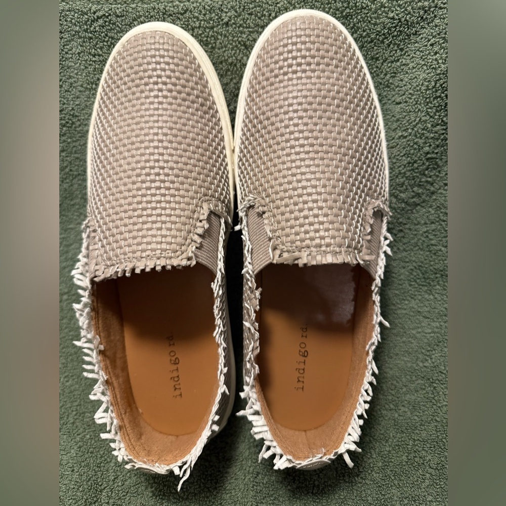 VGUC indigo rd. Super Comfy Woven Fringe Summer Loafers - Taupe Women’s Size 8